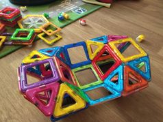 фантазируйте предметы из магнитного конструктора